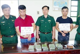 Biên phòng Nam Định bắt 2 đối tượng vận chuyển ma túy, thu 10 bánh heroin