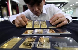 Giá vàng châu Á nhích lên do lo ngại kinh tế Mỹ suy giảm