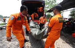 Máy bay Indonesia chở 189 người lao xuống biển, tìm thấy những thi thể đầu tiên