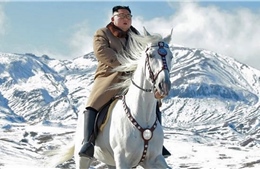 Hình ảnh Chủ tịch Triều Tiên phi ngựa trắng trên tuyết núi thiêng Paekdu