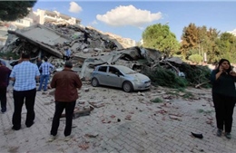 Sóng thần sau trận động đất ở Hy Lạp, hàng chục toà nhà đổ sập