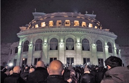 Người biểu tình tại Armenia xông vào tòa nhà chính phủ