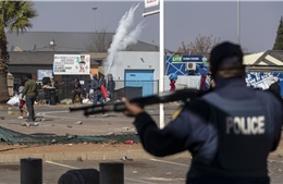 Đụng độ bạo lực, cướp bóc tồi tệ nhất ở Nam Phi trong nhiều thập kỷ