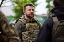 Tổng thống Ukraine thề tái chiếm cả Donbass và Crimea