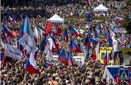 Hàng chục nghìn người biểu tình tại Séc phản đối EU, NATO và giá năng lượng tăng cao
