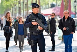 Tấn công bằng dao điên cuồng tại Paris, Pháp