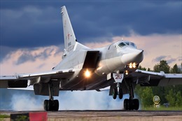 Video máy bay ném bom huyền thoại Tu-22M của Nga trở lại bầu trời