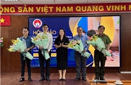 Khuyến khích nhà trường tổ chức thể thao, văn nghệ, trò chơi dân gian trong giờ chơi để hạn chế điện thoại di động