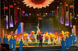 &#39;Dưới ánh sáng quang vinh&#39; chào mừng thành công Đại hội Đảng bộ TP Hồ Chí Minh