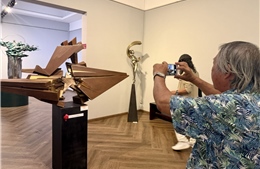 Điêu khắc TP Hồ Chí Minh 'kể chuyện' đô thị dịp 51 năm thống nhất