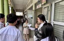 Trượt lớp 10 công lập, phụ huynh tìm lối khác cho con