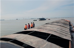 Cảnh sát biển tạm giữ tàu chở 500 tấn than không có giấy tờ hợp pháp