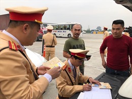 Ra quân kiểm tra nồng độ cồn và test thử ma túy đối với lái xe cao tốc Hà Nội- Hải Phòng 