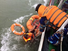 Cảnh sát biển cứu được 12 thuyền viên tàu Thành Công 999 bị chìm trên biển