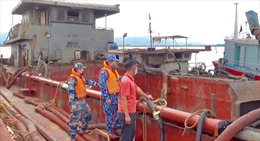 Cảnh sát biển tạm giữ 5 tàu khai thác cát trái phép