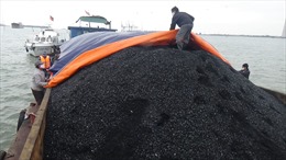 Cảnh sát biển tạm giữ tàu chở 120 tấn than không có giấy tờ hợp lệ