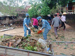 BTL Vùng Cảnh sát biển 1 giúp dân khắc phục thiệt hại do bão số 5 gây ra