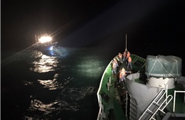 Bộ Tư lệnh Vùng Cảnh sát biển 1 cứu thành công tàu cá gặp nạn trên vùng biển Hà Tĩnh