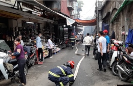 Cháy lớn tại cửa hàng trong phố Gầm Cầu (Hà Nội)