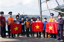 Cảnh sát biển đồng hành với ngư dân huyện đảo Bạch Long Vĩ