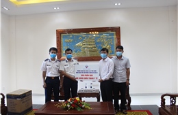 BTL Vùng Cảnh sát biển 4 tiếp nhận vật tư y tế chống dịch COVID-19 
