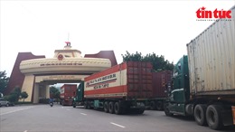 Cửa khẩu quốc tế Lao Bảo sôi động trở lại sau đại dịch COVID-19 