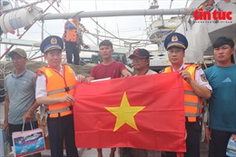Bộ Tư lệnh Cảnh sát biển đồng hành với ngư dân xã đảo Thổ Châu