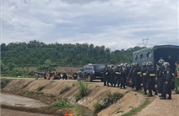 Truy nã đặc biệt các bị can vụ ‘Khủng bố’ ở Đắk Lắk; tước quân tịch, khởi tố vụ án công an bắn dê của dân