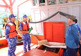Cảnh sát biển bắt giữ tàu chở 45.000 lít dầu DO trái phép