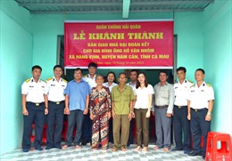 Vùng 5 Hải quân bàn giao nhà đại đoàn kết cho hộ nghèo tại tỉnh Cà Mau