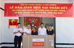 Vùng 2 Hải quân trao nhà ‘Đại đoàn kết’ cho gia đình Anh hùng Hồ Đức Thắng