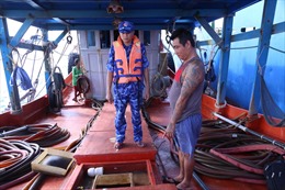 Cảnh sát biển liên tiếp bắt giữ tàu vận chuyển dầu DO trái phép