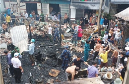 Cán bộ, chiến sĩ Trạm ra đa 600 tham gia chữa cháy nhà dân trên đảo Nam Du