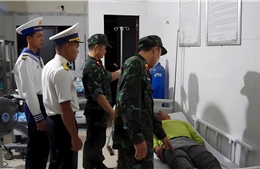 Đảo Trường Sa cấp cứu ngư dân tàu cá tỉnh Bình Định trong đêm