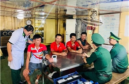 Bộ đội Biên phòng tiếp nhận 4 ngư dân gặp nạn trên biển