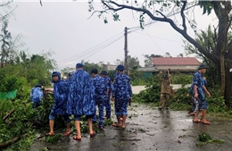 Bộ Tư lệnh Vùng Cảnh sát biển 1 giúp dân khắc phục hậu quả bão số 5