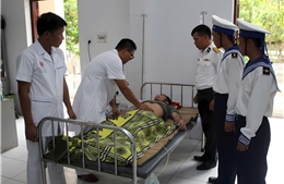 Bệnh xá đảo Song Tử Tây cấp cứu thuyền viên bị bệnh giảm áp nặng 
