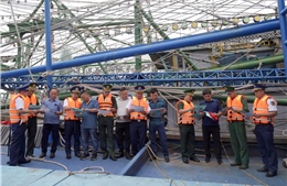Cảnh sát biển tuyên truyền IUU cho ngư dân Hải Phòng