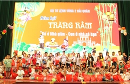 Vui Tết Trung thu ‘Bố ở Nhà giàn - Con ở nhà có bạn’