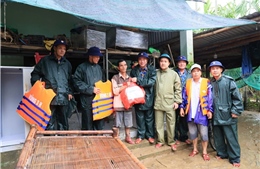 Vùng 3 Hải quân thăm hỏi, động viên nhân dân bị thiên tai