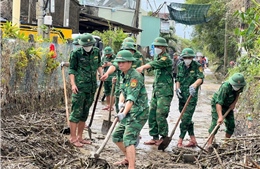 Triển khai mô hình &#39;ATM nước sạch biên cương&#39; cung cấp nước sạch cho dân sau mưa lũ