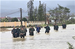 Lực lượng Quân đội dồn tâm sức ứng cứu giúp dân chống lũ