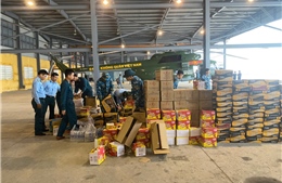 Trực thăng của Sư đoàn 372 bay mang theo 3 tấn hàng cứu trợ đồng bào lũ lụt tại tỉnh Đắk Lắk