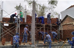 Bộ đội Hải quân 'thần tốc' thực hiện chiến dịch Quang Trung xây dựng nhà ở cho người dân