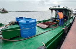 Cảnh sát biển tạm giữ tàu chở 10.000 lít dầu DO không rõ nguồn gốc