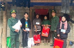 Nghĩa tình của người lính Biên phòng Lũng Cú với con nuôi, hộ gia đình chính sách