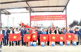 Cảnh sát biển Việt Nam ‘Đồng hành với ngư dân’ xã Diễn Châu, Nghệ An