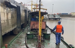 Cảnh sát biển bắt giữ tàu vận chuyển trái phép dầu DO tại khu vực biển giáp ranh Hải Phòng - Quảng Ninh