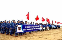 Cảnh sát biển ra quân làm sạch môi trường biển