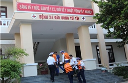 Bệnh xá đảo Song Tử Tây cấp cứu kịp thời 2 ngư dân bị giảm áp cấp tính do lặn sâu